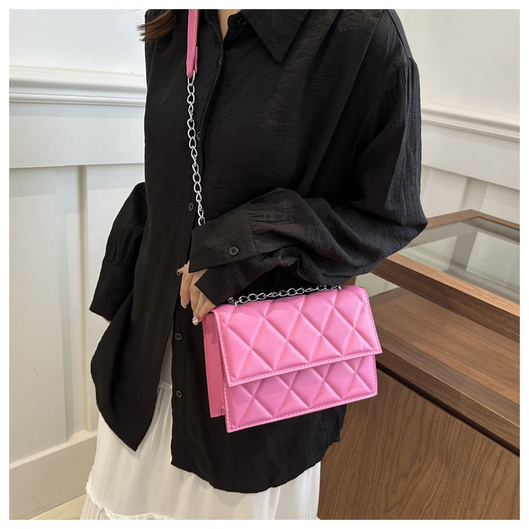 The 2024 autumn new French niche design chain small square bag, a fashionable macaron color single-shoulder crossbody bag undefined