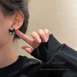 项链;耳钉;手链