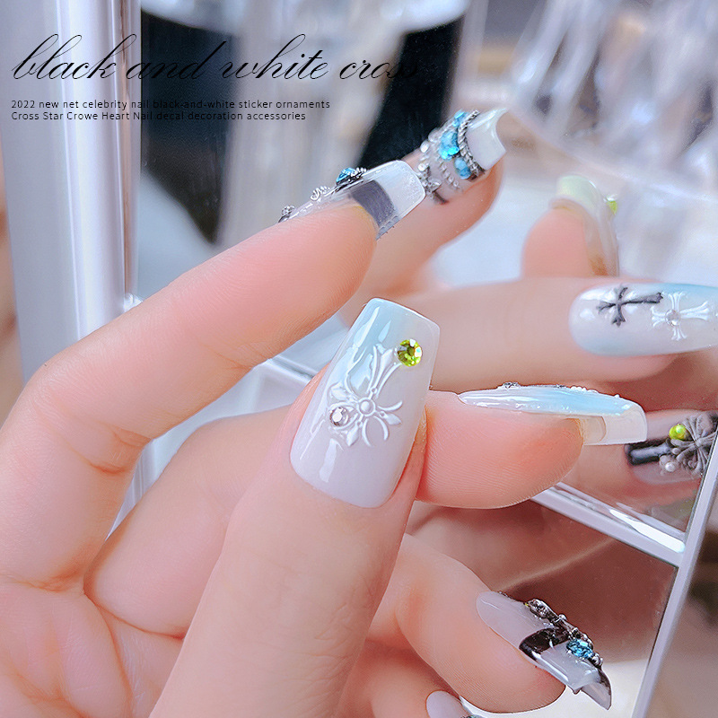 Avanzada uñas arte ganchillo corazón pegatinas dulce fresco retro punk oro y plata color tridimensional blanco y negro Cruz joyería de uñas