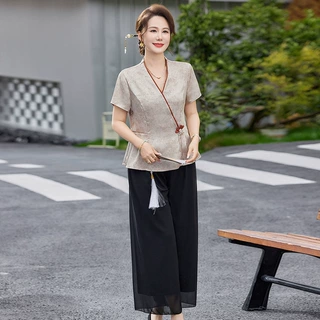 母亲节妈妈夏装小衫新款中老年2026T恤中老年V领大码减龄百搭套装