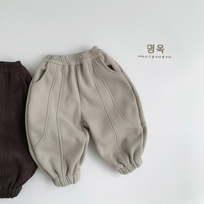 Pantalones deportivos de invierno 2026 para niños y niñas, forrados de vellón, cálidos e informales, ropa gruesa para niños pequeños, estilo coreano de moda.