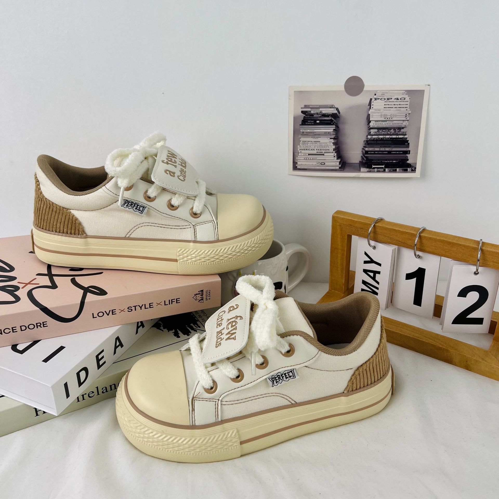 2024 primavera estudiantes callejera con zapatos blancos de mujer estilo coreano de haraguchi zapatos de lona de cabeza cuadrada zapatos de mujer en vivo zapatos de mujer