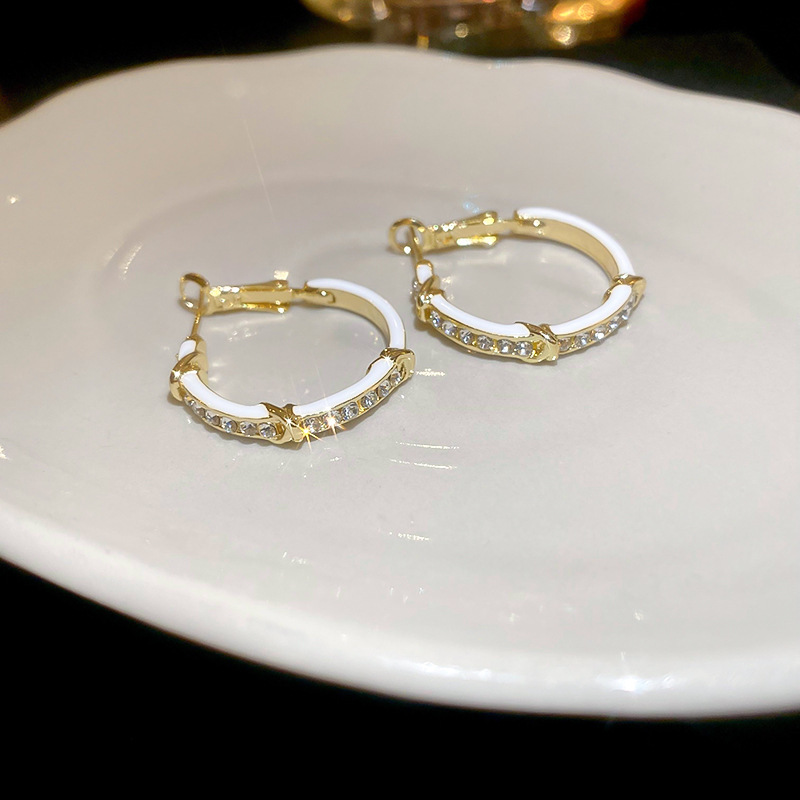 Oro real electrochapado aguja de plata gota aceite perla flor pendientes blanco simple del todo-fósforo pendientes de lujo ligero de moda
