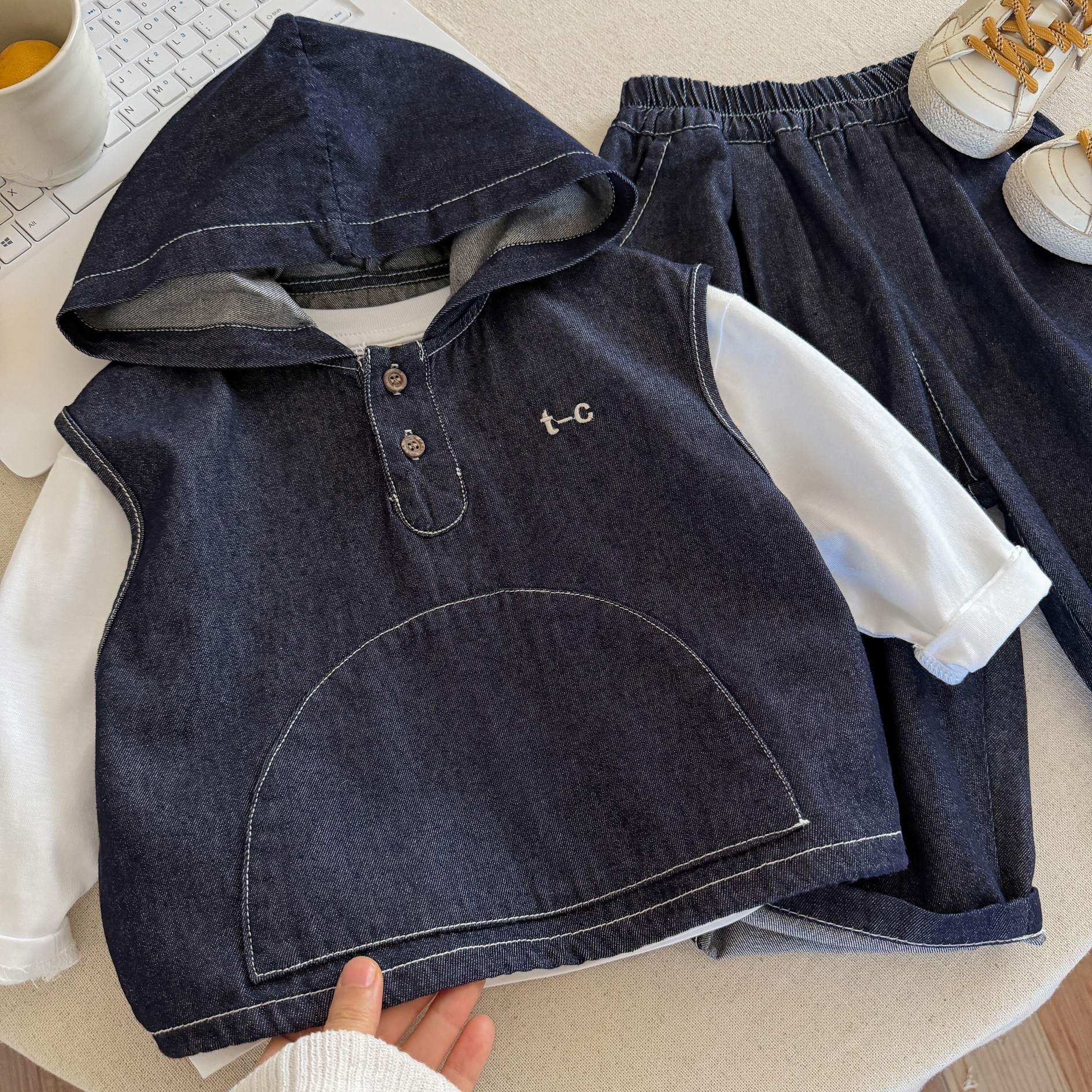 Bora children's retro hooded raw denim vest with contrast stitching, jeans, boys' and girls' top set, two-piece trendy outfit