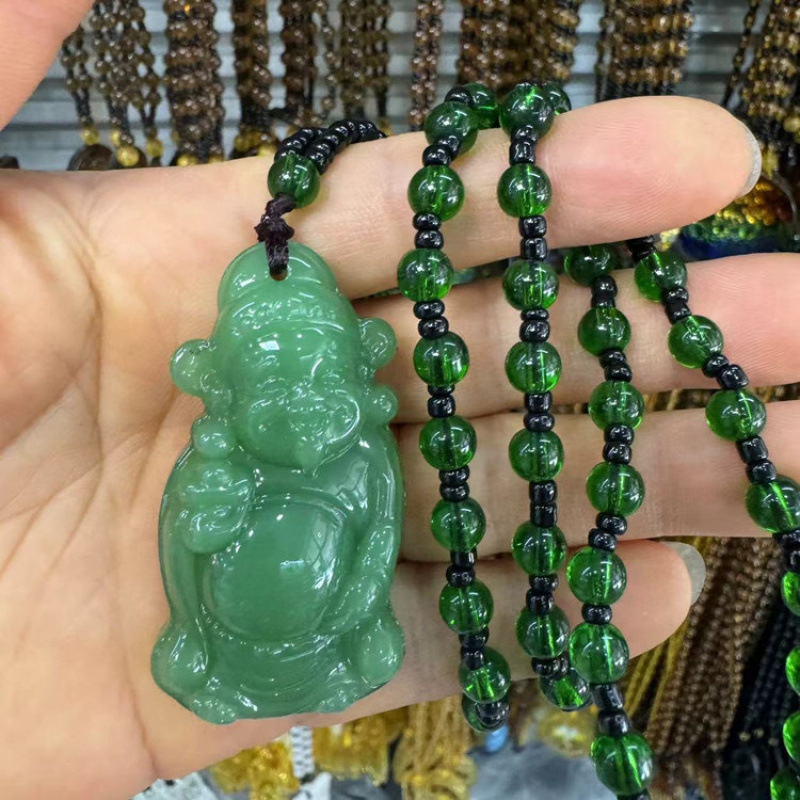 짙은 녹색 둥근 구슬 목걸이 + 행운의 신
