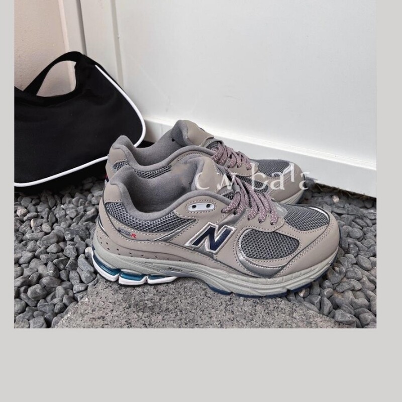 2025 Men's and Women's Shoes, All-Season Cool Running Nb2002R Couple's Same Style Sports Shoes, Original Gray Retro Putian Factory