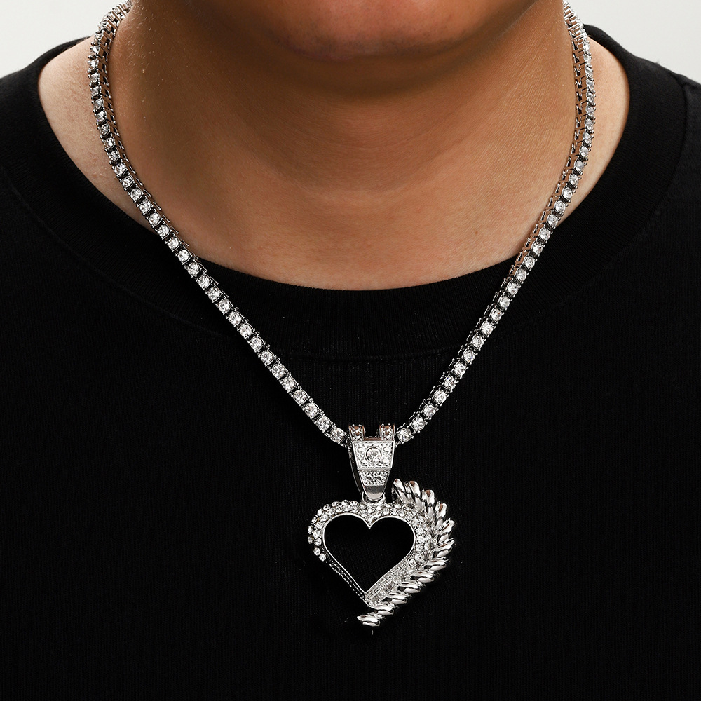 Europa y los Estados Unidos transfronterizos nuevos ligeros de lujo amor lleno colgante de aleación de diamantes cubano collar hip-hop moda fábrica de joyería masculina al por mayor