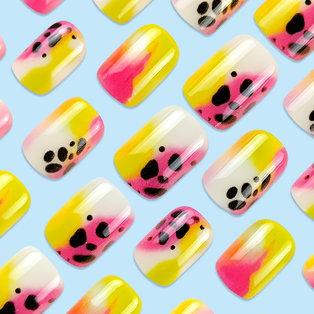 Nuevo producto 24 piezas de uñas de uñas con estampado de leopardo de moda, parche de uñas degradado en polvo amarillo, uñas portátiles de venta caliente transfronterizas terminadas