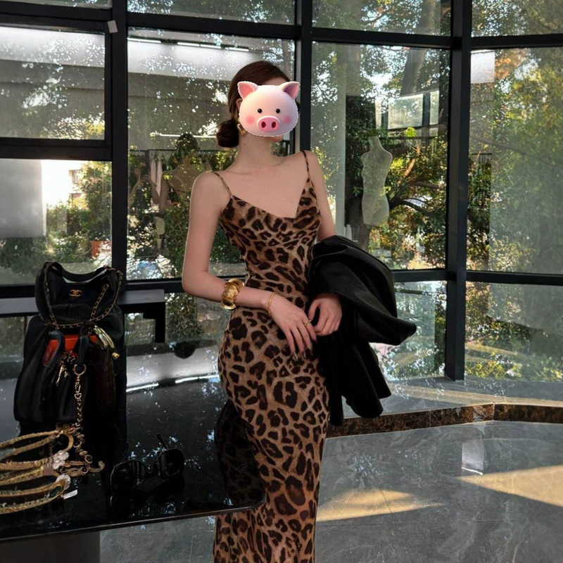 Hot girl's pure desire style backless leopard print sexy slip dress, slim fit, elegant and sophisticated, bodycon long dress, new model 2026