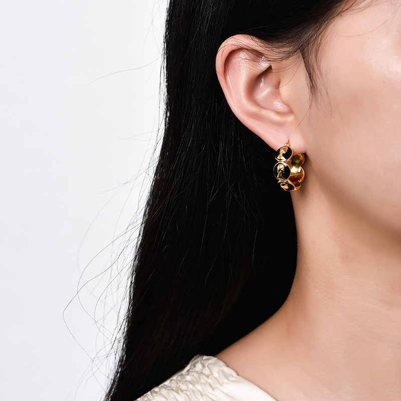 Retro Silver Socialite Light Luxury Minority Metal Queen Head Earrings