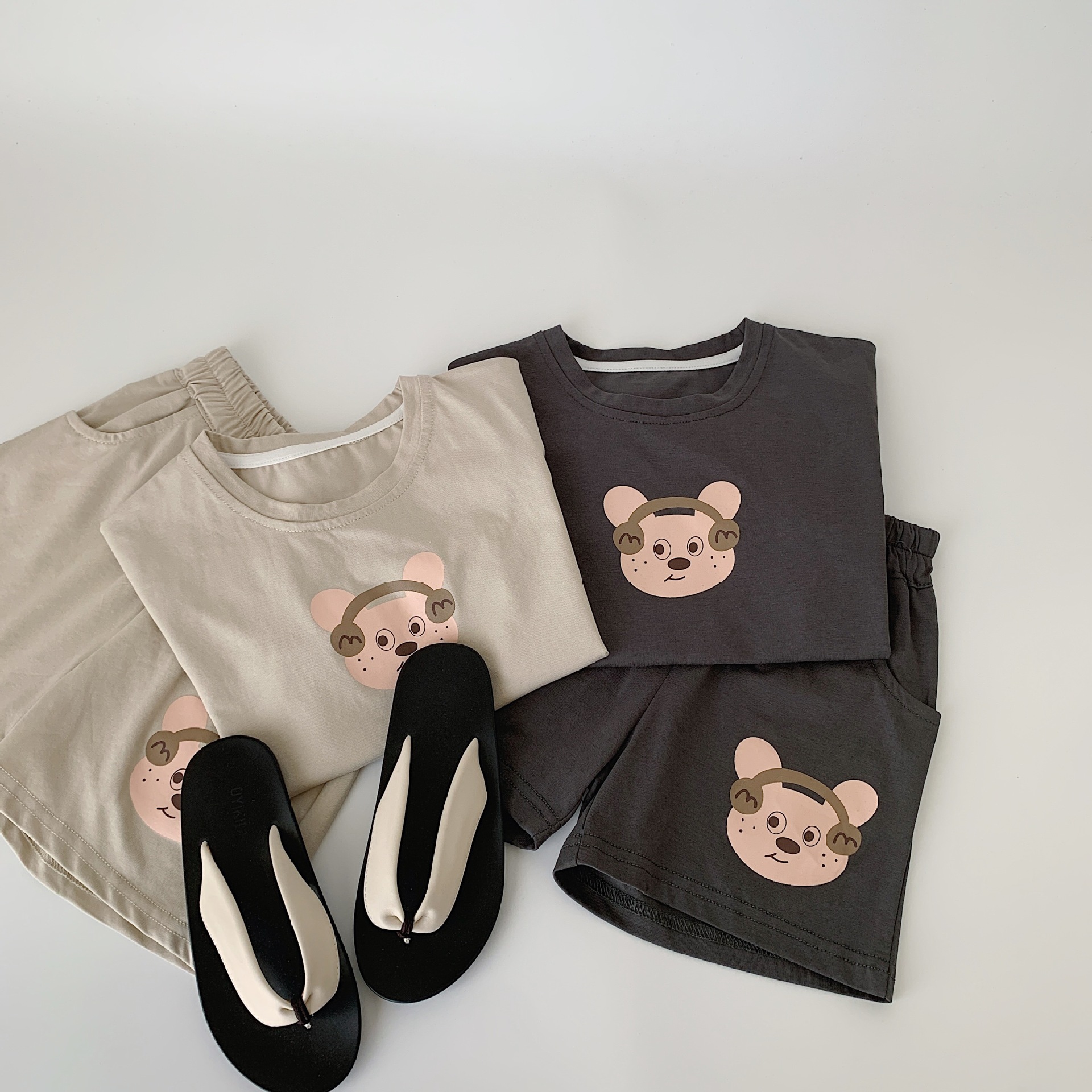 Mai Bao ropa de verano para niños 2025 nuevos pantalones cortos de manga corta de dibujos animados para niños coreanos delgados de dos piezas Zhili ropa para niños de moda