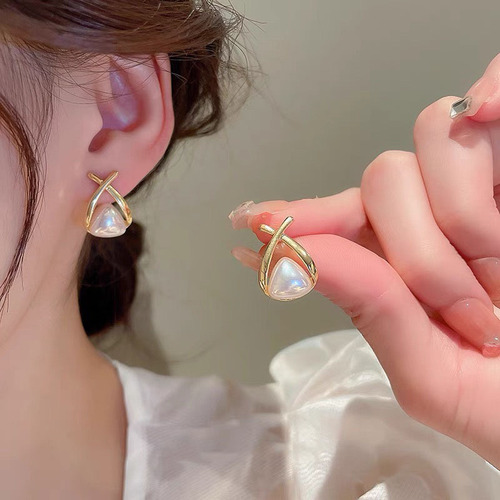 S925银针韩国几何三角珍珠简约气质小众设计感气质轻奢耳钉耳饰