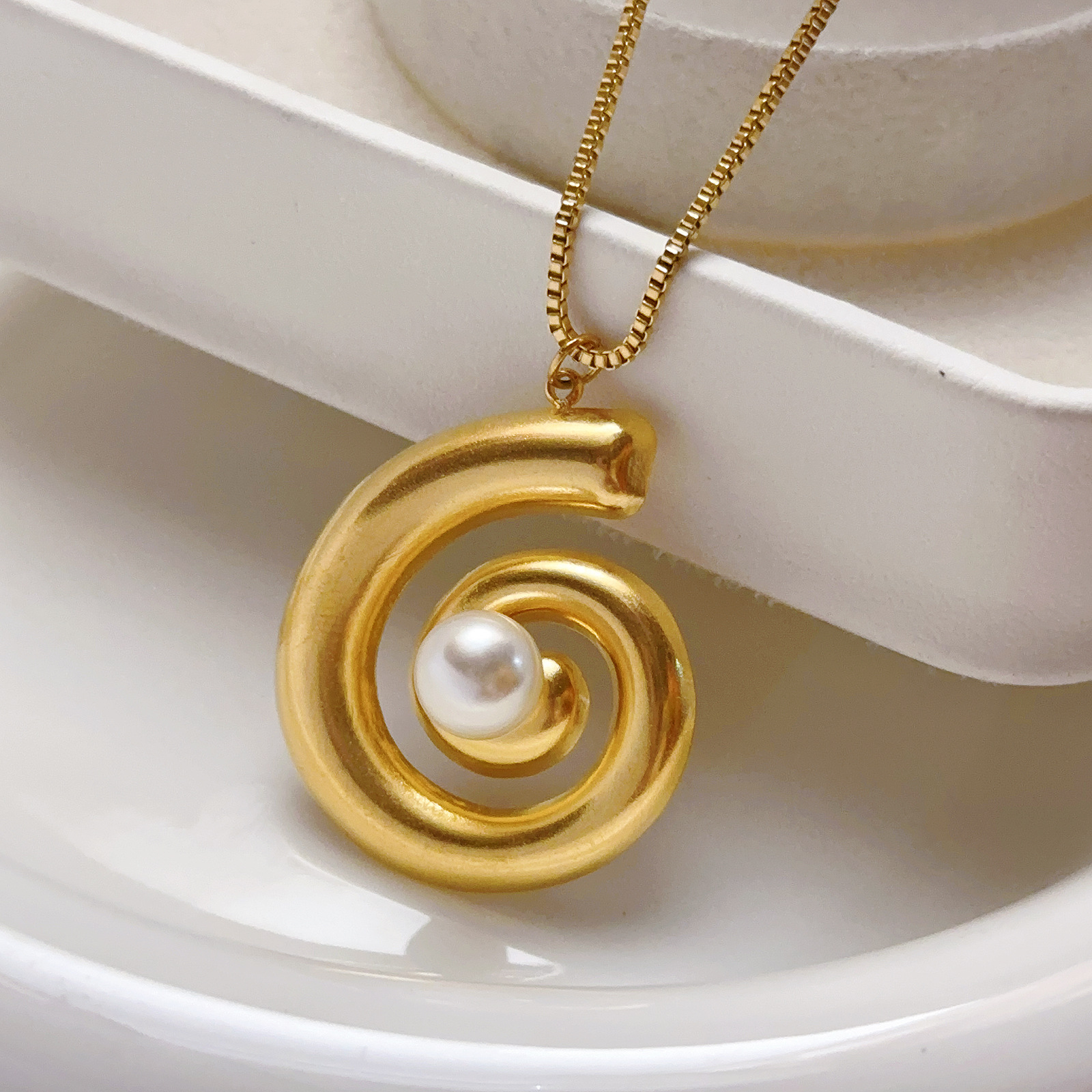 Europa y los Estados Unidos de acero inoxidable conchas collares lujosos de alta calidad cadena de clavícula de estrellas de mar hilos transfronterizos collares de acero de titanio mujeres