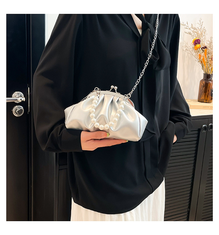 Women's Pu Leather Solid Color Elegant Streetwear Dumpling Shape Clasp Frame Shoulder Bag display picture 10