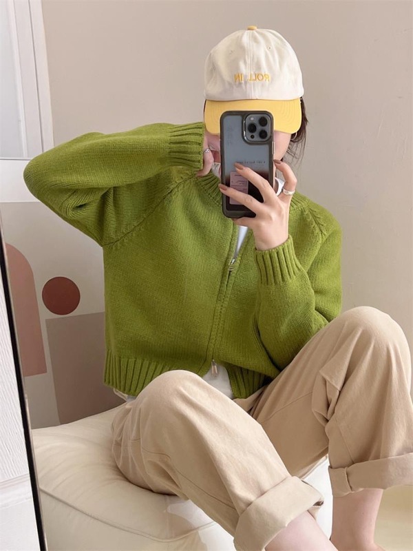 小柄な小さい丸首のファスナーのキャンディー色のニットのカーディガンの女性の秋冬の新型はやせている気質のセーターのコートを現します。|undefined