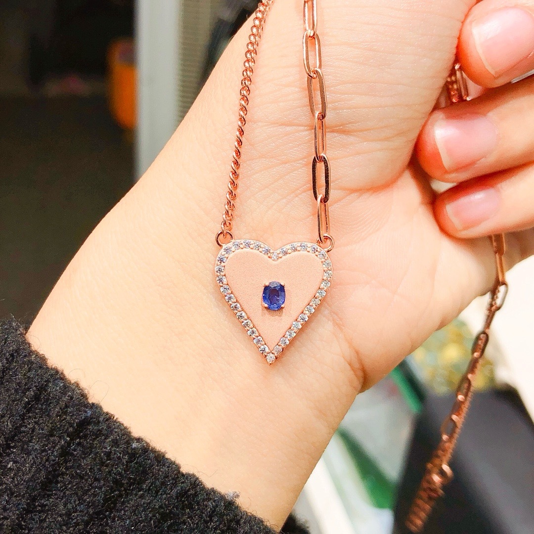 Sapphire pendant jade