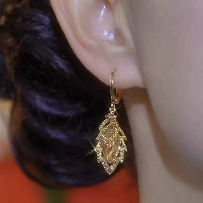 Summer sophisticated universal earrings with zircon