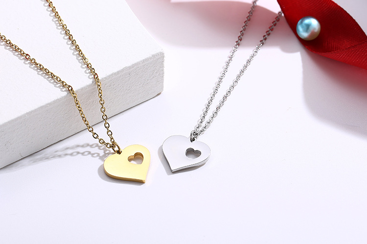 Fashion Simple Heart-shape Pendant Earrings Stainless Steel Heart-shaped Necklace Set display picture 4