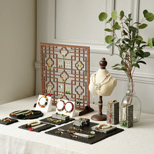 ���չʾ�܄��⻨�����h�ܺ�ɫ���ҽ�ָ���ռ{����бP���յ���