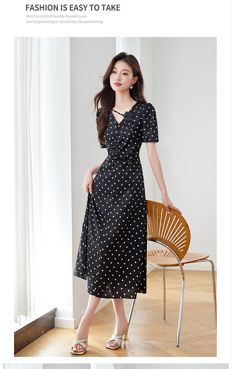 Đầm chấm bi tay phồng cổ V eo thắt dây dáng dài Z5627 — Màu đen, Màu trắng chi tiết 26