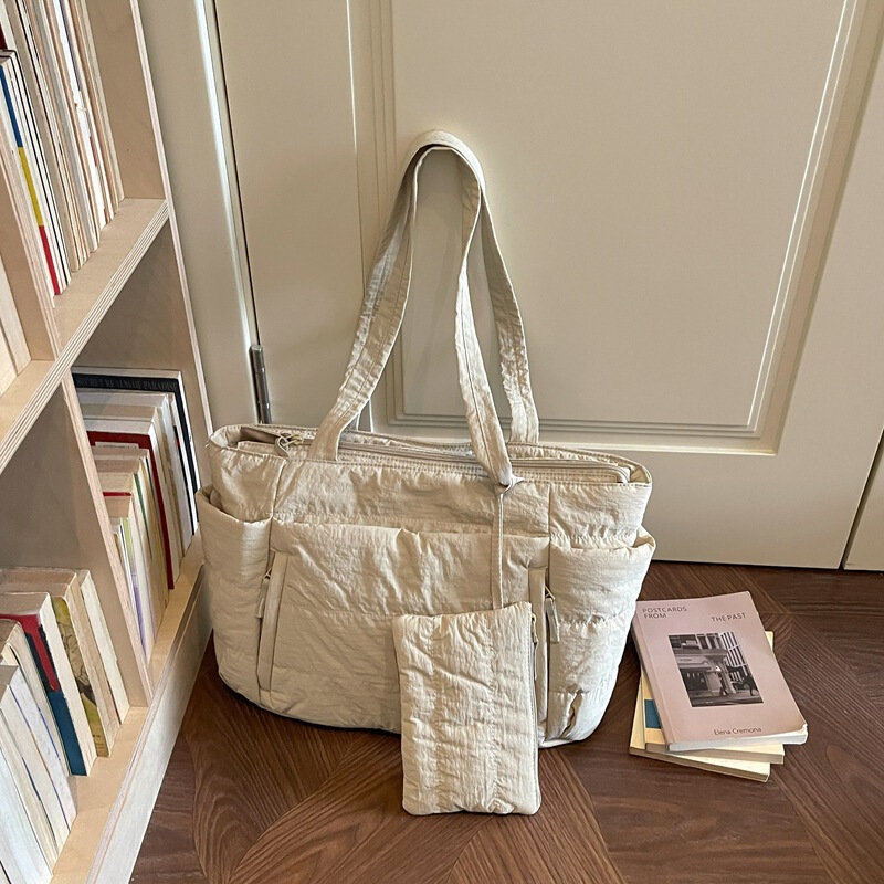 Cross-Border Large-Capacity Padded Tote Bag, Korean-Style Lightweight Business Travel and Commuting Bag, Casual Versatile Women's Shoulder Letter Bag Cross-Border Large-Capacity Padded Tote Bag, Korean-Style Lightweight Business Travel and Commuting Bag, Casual Versatile Women's Shoulder Letter Bag