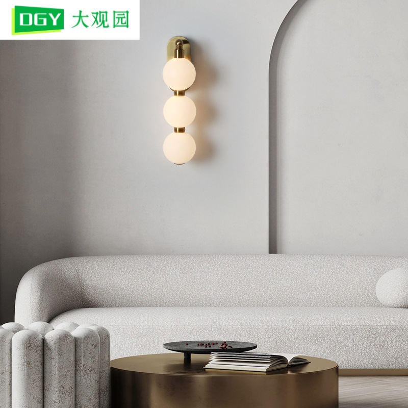 Gran vista jardín lámpara de cama lámpara de pared moderna minimalista y creativa nórdica luz de lujo crema viento dormitorio principal lámpara de pared de la sala de estar 389L