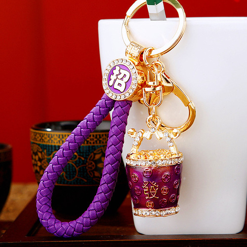 Diamond-encrusted fortune bucket cornucopia car keychain women's bag pendant metal key chain ring travel souvenir gift