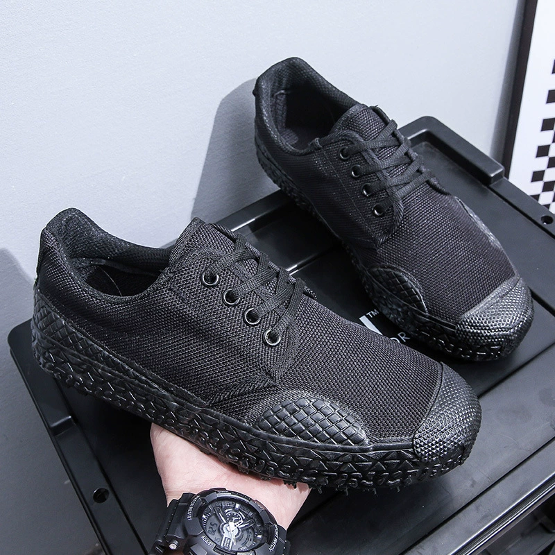 Освобождение обуви Оптовая продажа сернистой обуви для мужчин и женщин