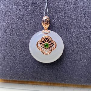 福贝钻珠宝【 18k金镶嵌天然和田羊脂白玉吊坠 】裸石尺寸约20mm