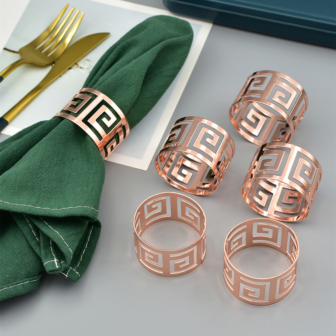 001 hotel descuento de decoración suave anillo de servilleta americana de estilo europeo anillo de servilleta hueca de metal hebilla de servilleta 1 yuanes