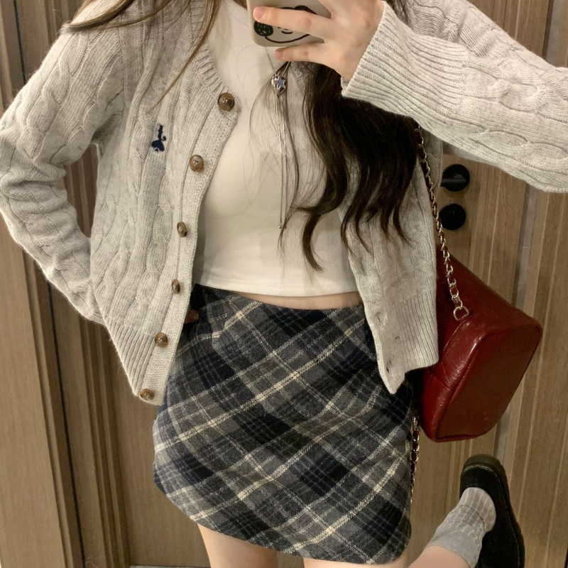 Gray New Korean Style Thick Hemp Flower Embroidered Knitted Cardigan for Women 2025 Early Autum Preppy Style Short Jacket Top