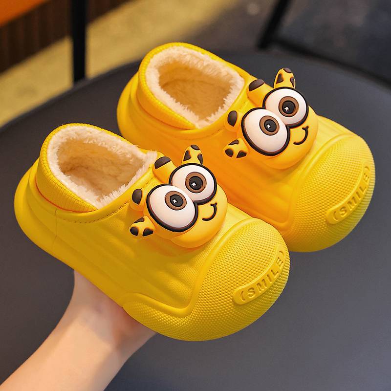 2025 nuevos zapatos de tacones de algodón para niños de invierno para niños y niñas con cubierta de algodón impermeable de lana para niños pequeños y medianos zapatillas de algodón para niños