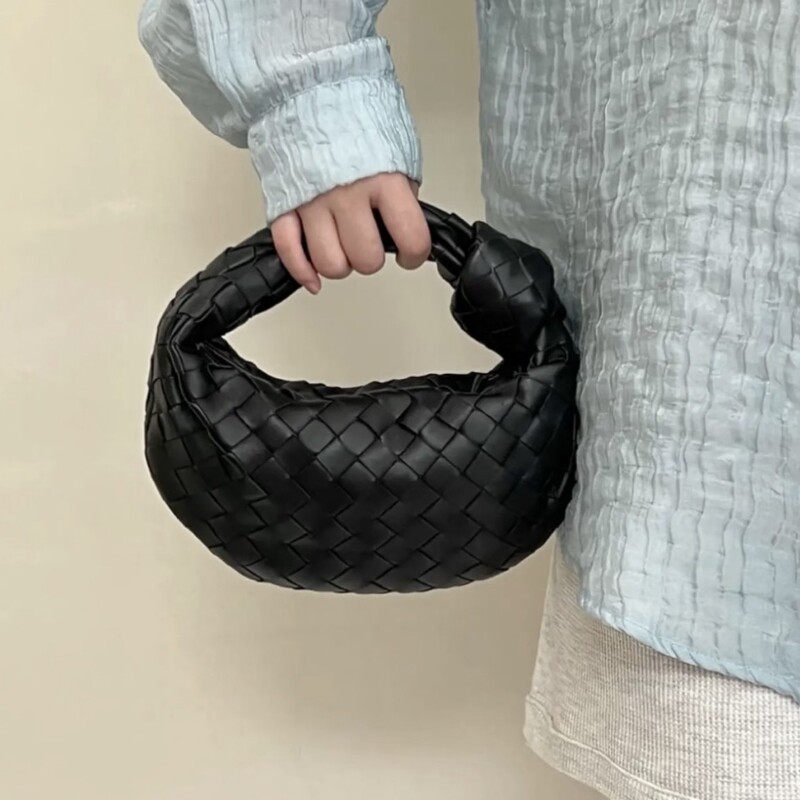 Woven Knotted Croissant Bag 2026 New High-End Style Underarm Bag Soft Leather Commuter Handbag for Women
