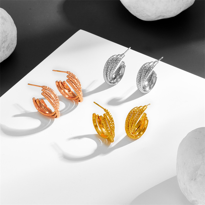 Daily Occasion 1 Pair Retro Lady C Shape Solid Color Plating Titanium Steel Ear Studs
