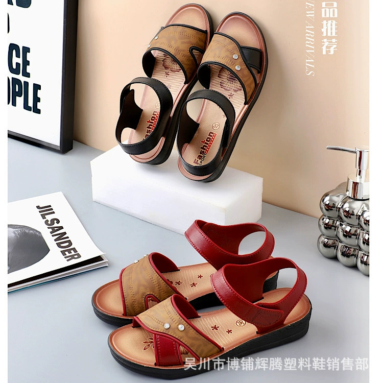 Новые летние женские сандалии 2024, сандалии и тапочки для мам среднего и пожилого возраста, женская обувь в магазине супермаркетов, универсальные уличные туфли для верхней одежды.