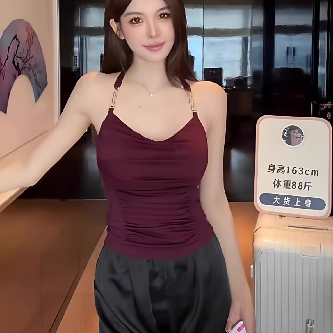 New Elegant Lady Chain Halterneck with Breast Pad Camisole Women's Beautiful Back Pleated Waist Design Top