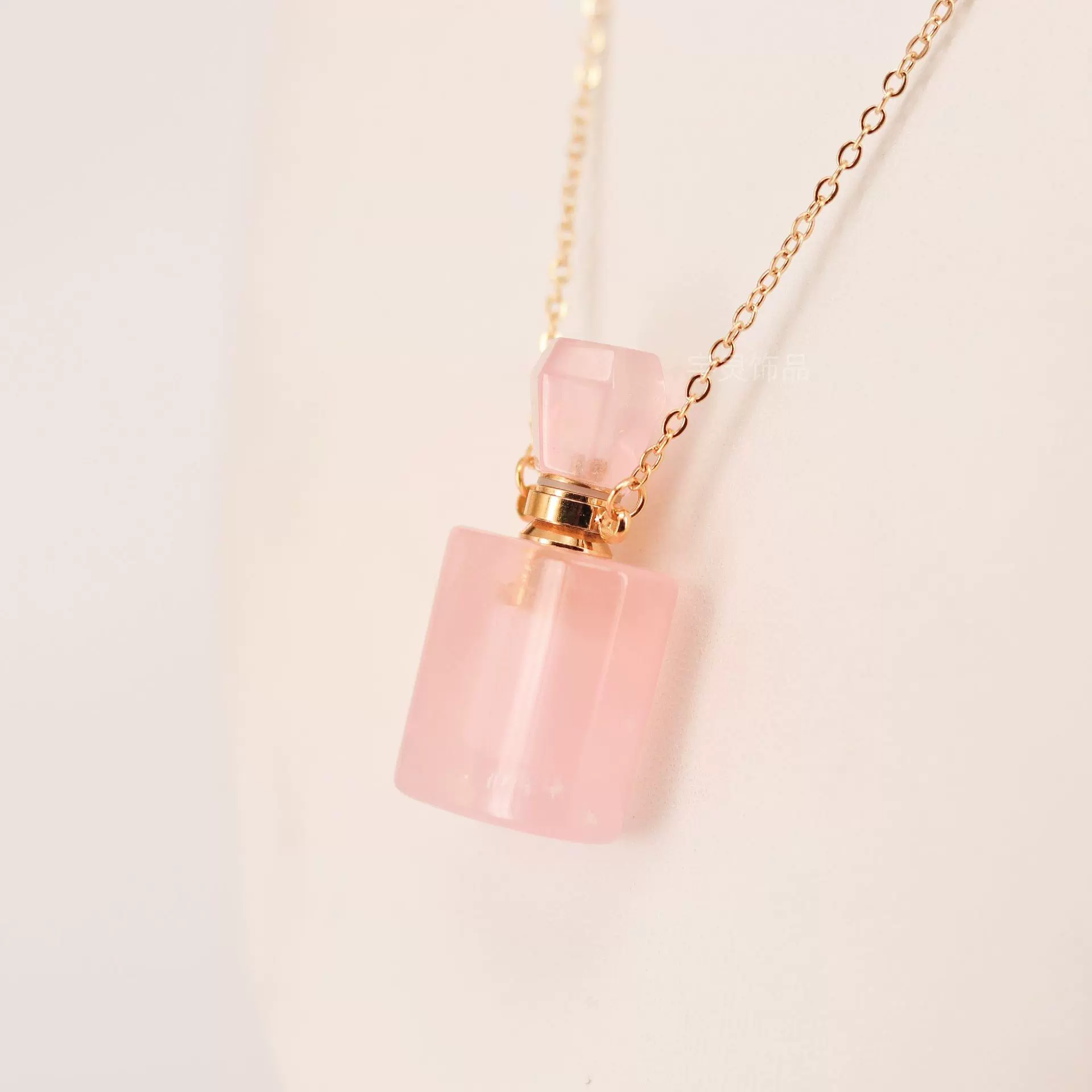 天然水晶香水瓶吊坠原石香薰精油瓶项链挂件批发工厂直供天然石