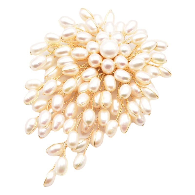 Corsage de perlas naturales, diseño de alta gama, lujo ligero, broche de perlas tejido a mano retro, venta al por mayor de alta calidad y nicho