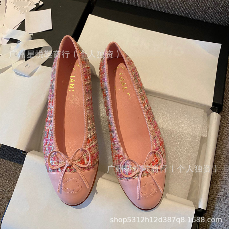 ハイヒールのシリーズのメリヤスのバレエの靴の2025年の早春の金の蝶結びの浅い口の刺繍の丸い頭の平底のファッションの女性の靴|undefined