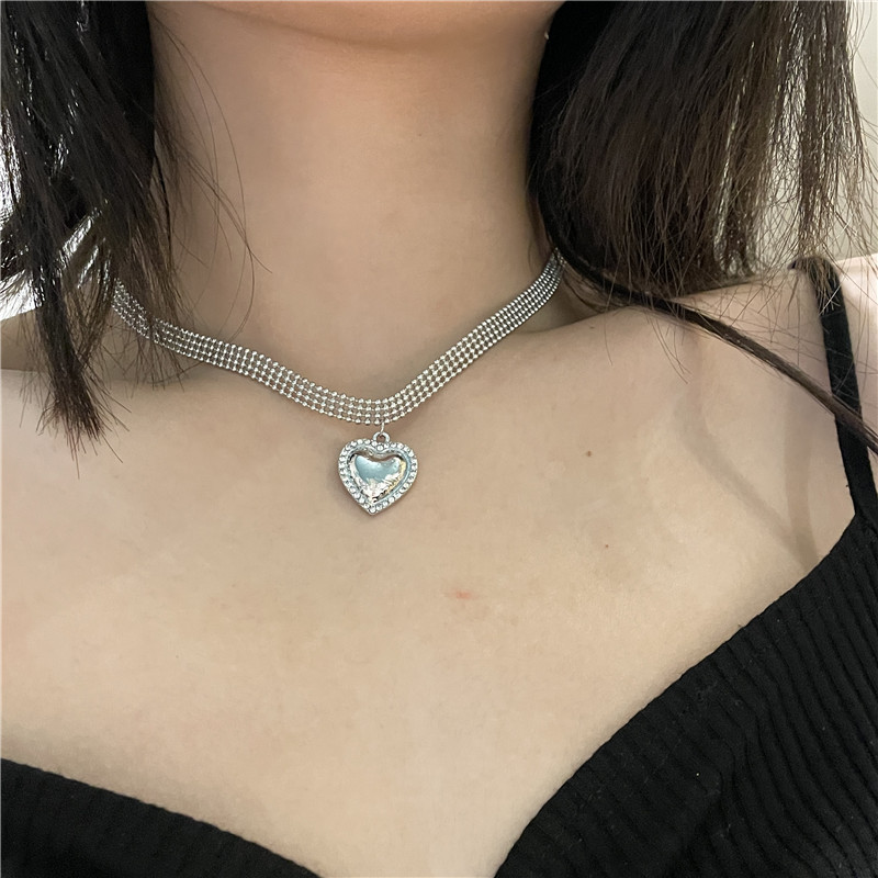 Japanese And Korean Design Sense Same Style As Yang Chaoyue Sweet Cool Style Heart Shape With Diamond Clavicle Chain Female Ins Personality Simple Necklace Fashion display picture 1