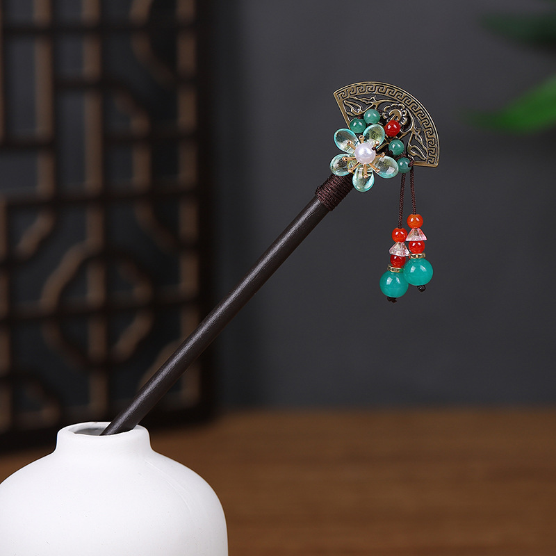 古風のかんざしの流蘇歩は木のかんざしを揺らします。|undefined