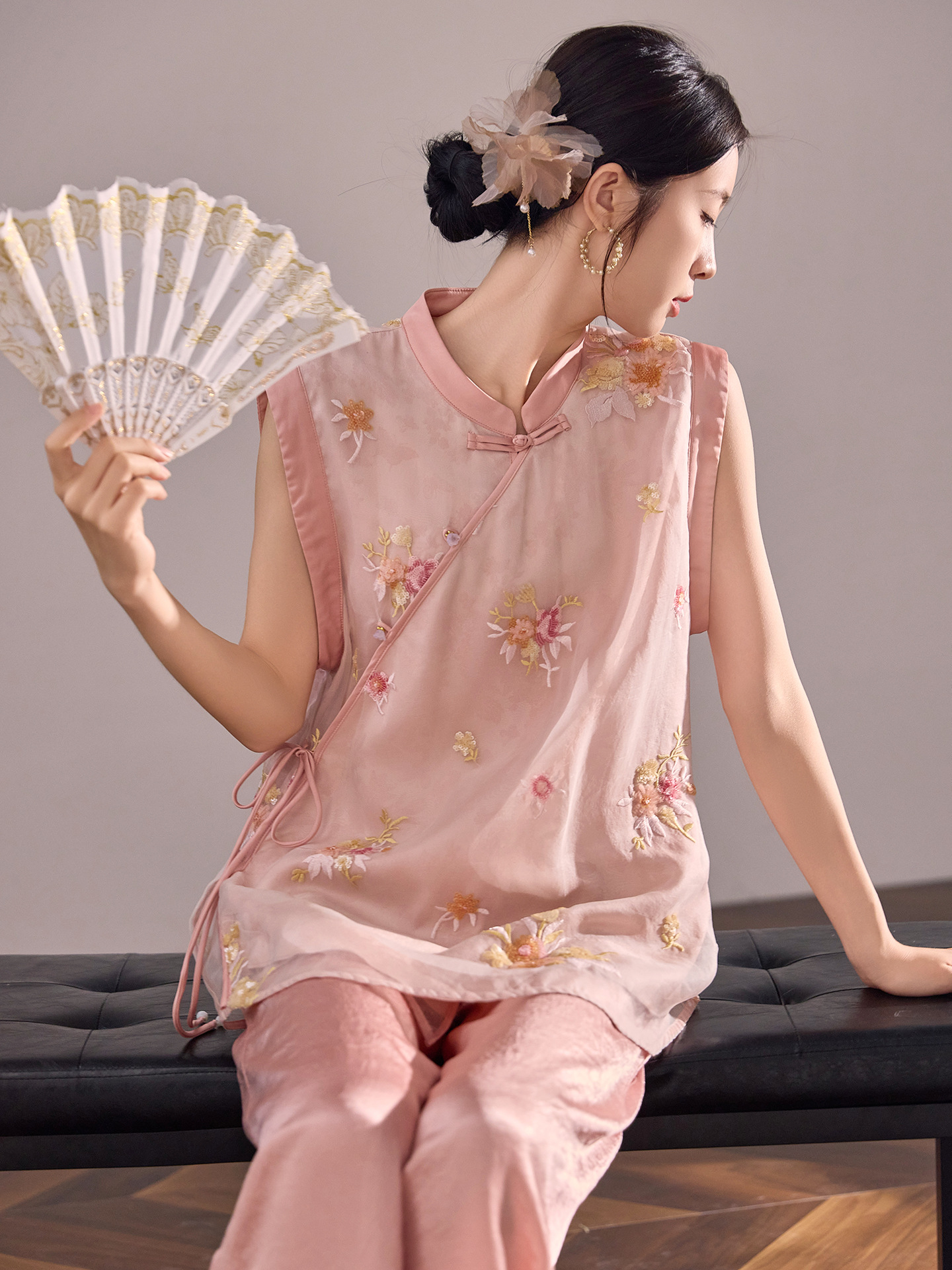 Áo vest lụa tằm thêu hoa phong cách Trung Quốc mới, thiết kế mỏng mùa hè M4007B — màu hồng