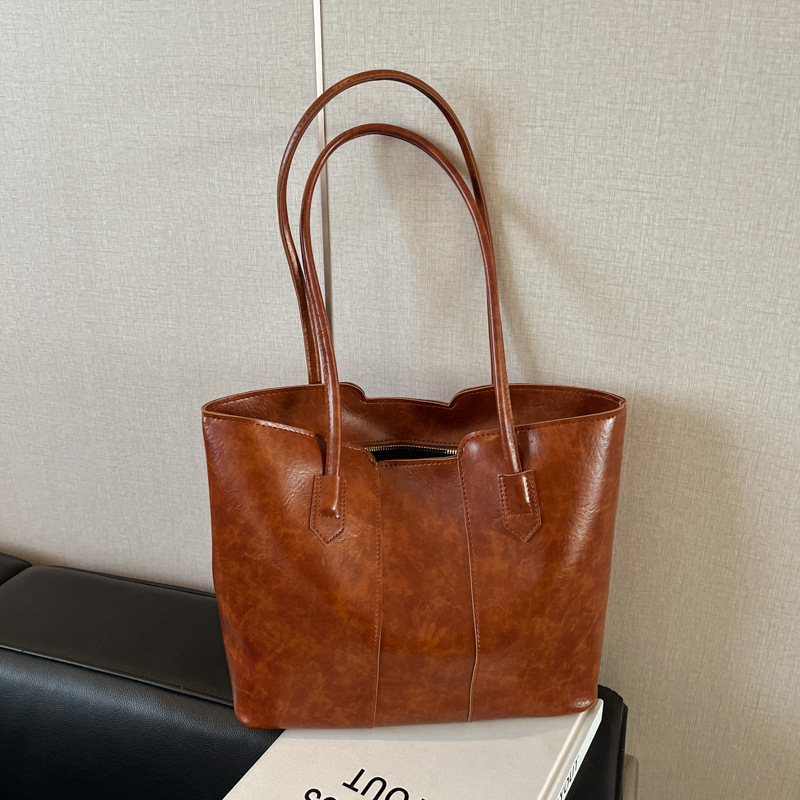 Bolso de gran capacidad de viajero de temperamento de alta gama para mujer 2024 nuevo otoño e invierno bolso de hombro de lujo ligero bolso de ocio