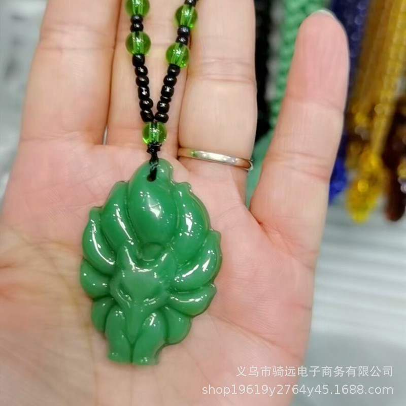 Nuevo estilo de imitación Calcedonia verde Nueve Cola de Zorro colgante MEDIADOS DE-longitud collar de Zorro Rosa de Cristal colgante de Jade regalo al por mayor para las mujeres