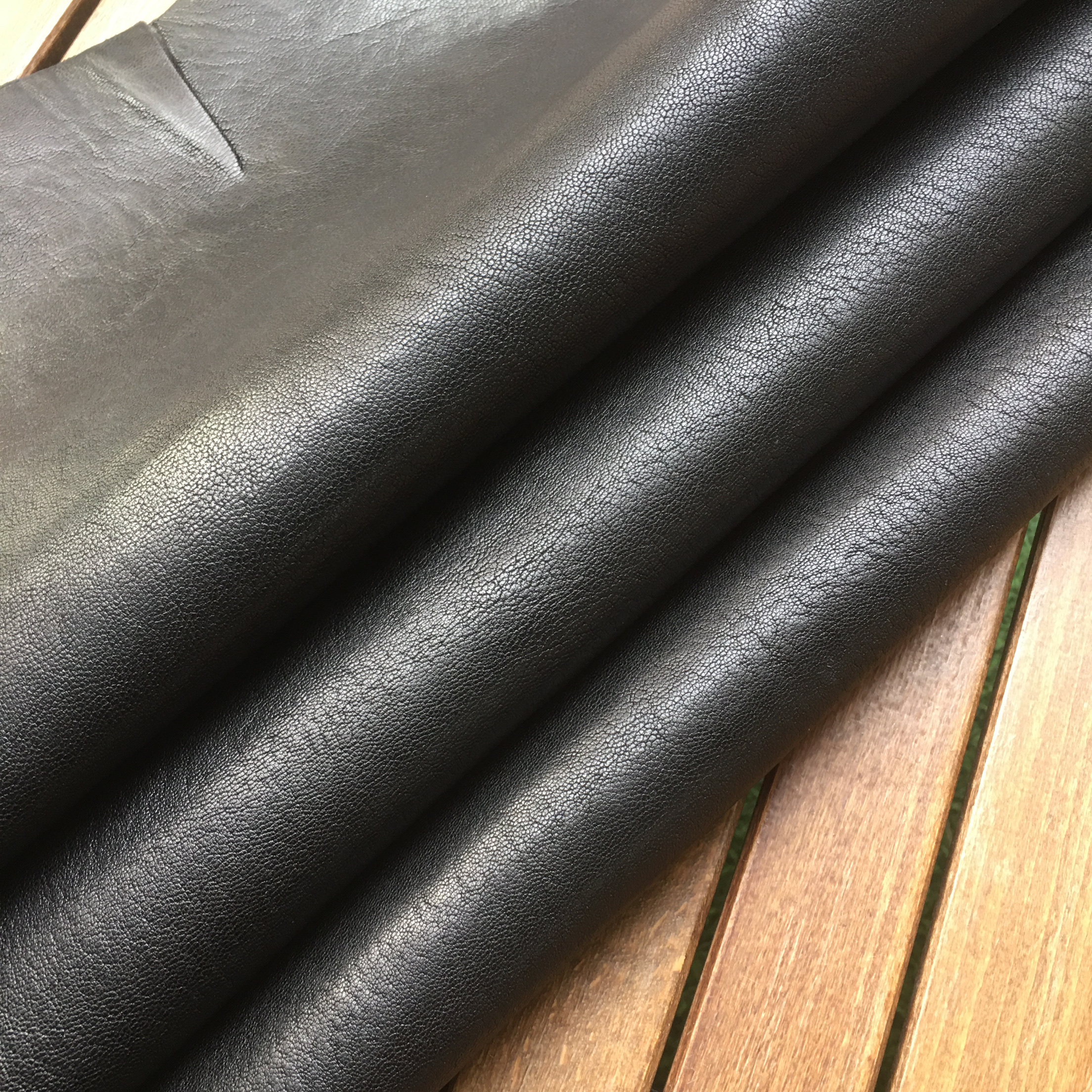 F2273黑色缩纹羊皮手工DIY皮料1-1.2mm适中箱包鞋靴皮具