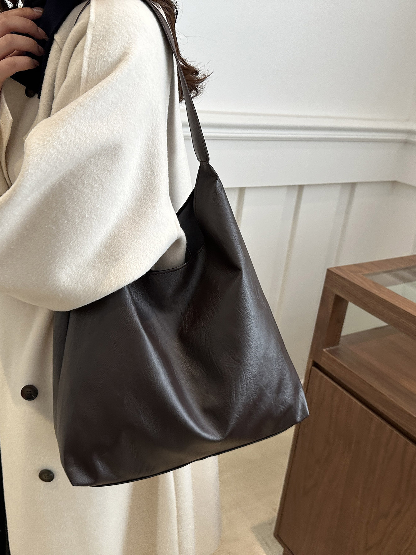 Bolso de mujer 2023 otoño nuevo ocio de viaje mochila de moda personalidad bolso de mano nicho tendencia tote