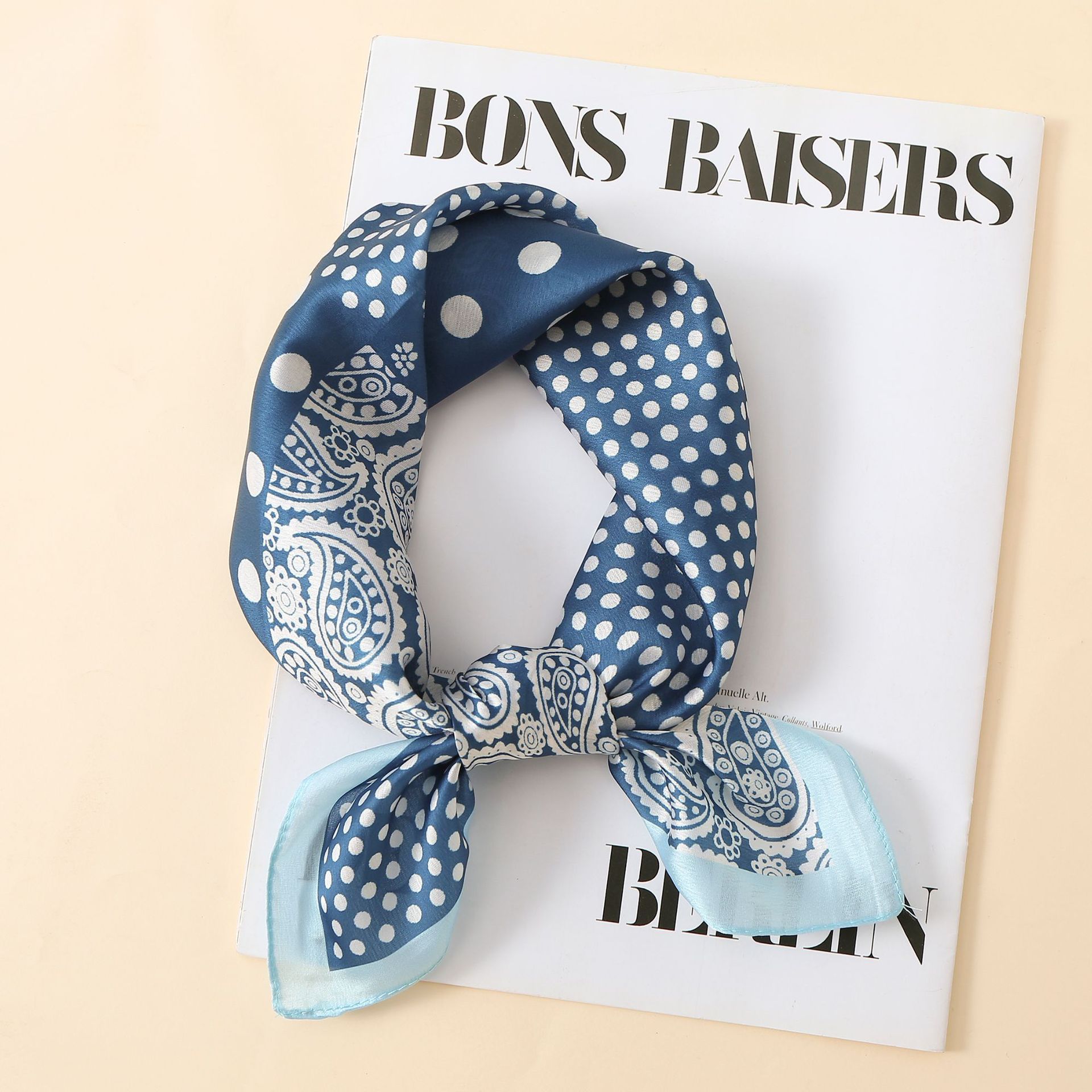 Seda artificial de lunares franceses anacardo blanco y negro pequeña bufanda cuadrada versátil bufanda de seda fina primavera y verano moda elemento decorativo