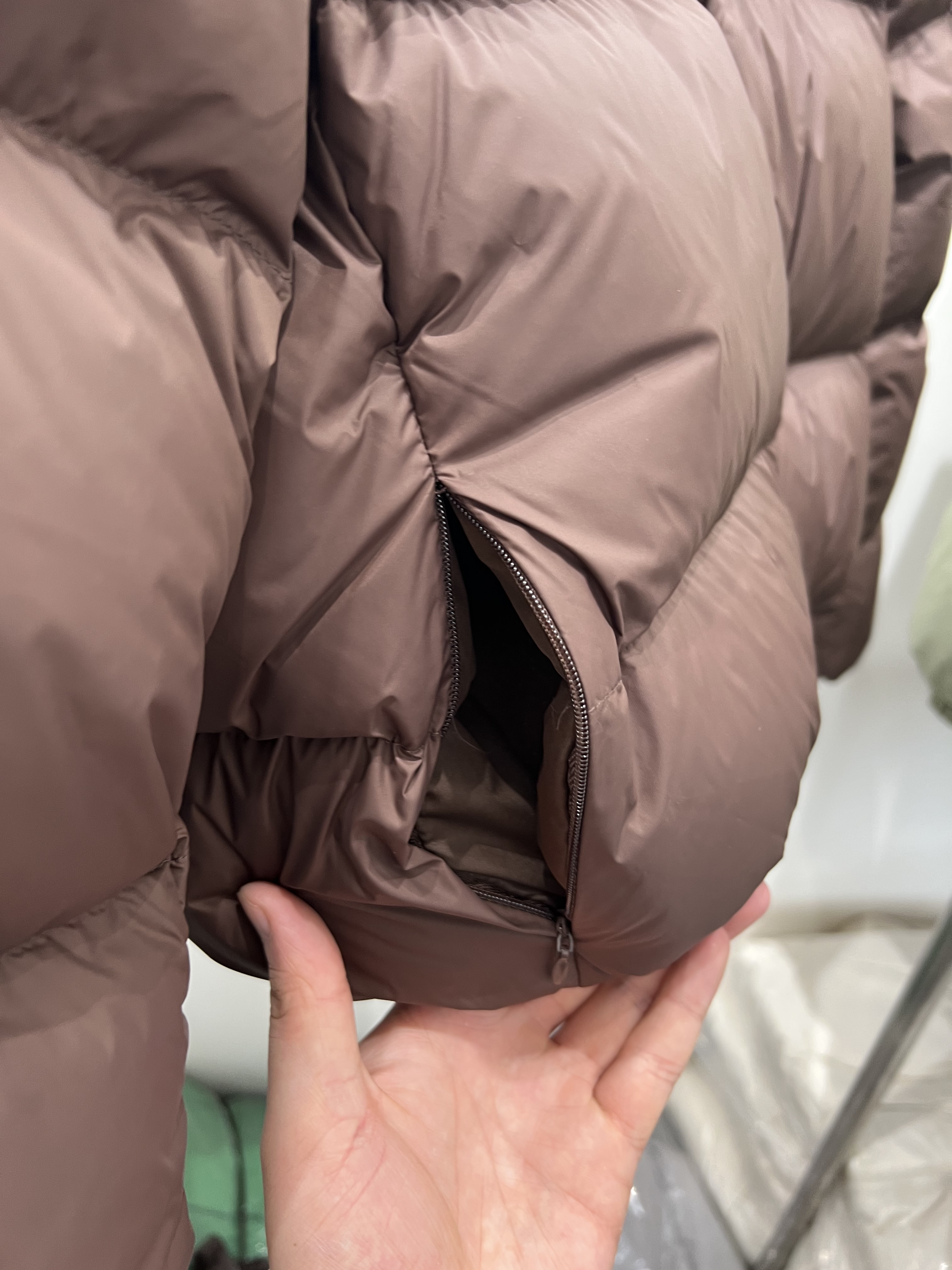 White Duck Down Puffer Jacket For Women Trendy Kendall Jenner Style_voghion.com