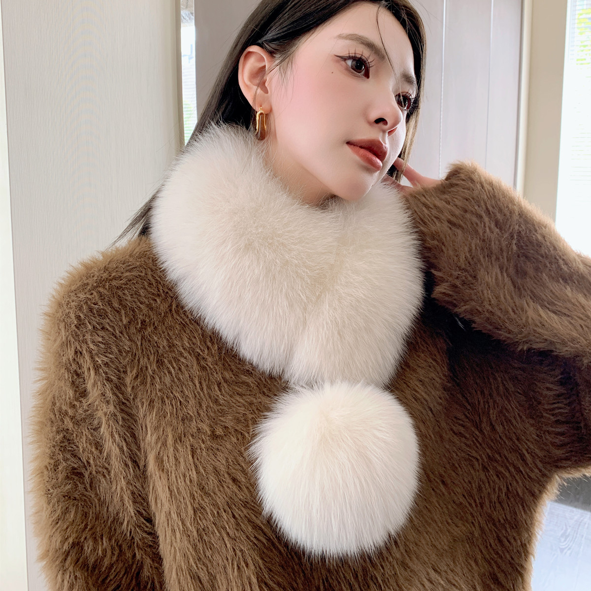 Korean-style new winter large fur ball fox fur neck warmer, real fur women's scarf with magnetic clasp, fur collar