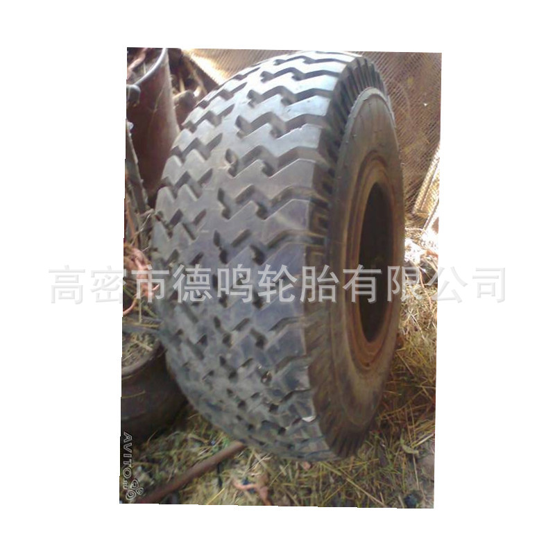 Suministro de fábrica maquinaria de construcción neumático 15,5/60-18 rodillo de carretera neumático nuevo